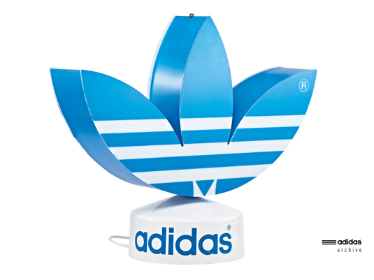 Logo của Adidas